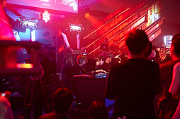 画像ギャラリー No.112のサムネイル画像 / eスポーツ東西対抗戦,開催。「Red Bull 5G 2022 FINALS」現地観戦レポート