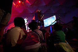 画像ギャラリー No.117のサムネイル画像 / eスポーツ東西対抗戦,開催。「Red Bull 5G 2022 FINALS」現地観戦レポート