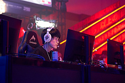画像ギャラリー No.118のサムネイル画像 / eスポーツ東西対抗戦,開催。「Red Bull 5G 2022 FINALS」現地観戦レポート