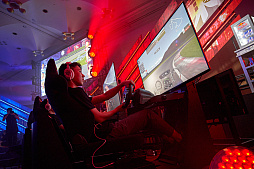 画像ギャラリー No.124のサムネイル画像 / eスポーツ東西対抗戦,開催。「Red Bull 5G 2022 FINALS」現地観戦レポート