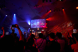 画像ギャラリー No.127のサムネイル画像 / eスポーツ東西対抗戦,開催。「Red Bull 5G 2022 FINALS」現地観戦レポート