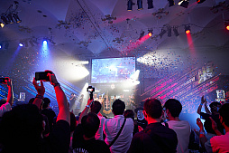 画像ギャラリー No.128のサムネイル画像 / eスポーツ東西対抗戦,開催。「Red Bull 5G 2022 FINALS」現地観戦レポート