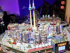 約2.5cmのミニチュアサイズになったセラフ部隊を見つけ出せ! 「ヘブバン」×「スモールワールズ」コラボレポート