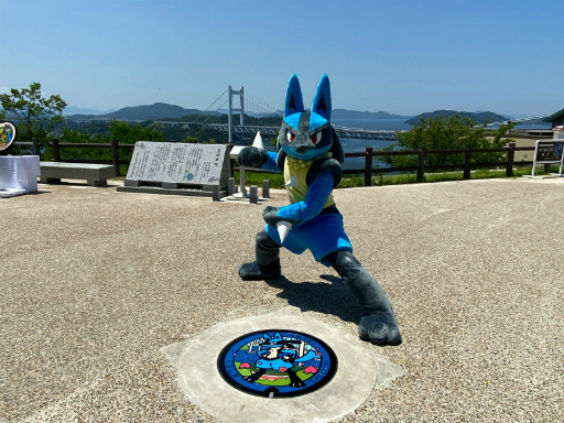 画像ギャラリー No.005のサムネイル画像 / 「ポケふた」が岡山県内に初登場。ルカリオ,ポチエナらを描いた4枚が倉敷市内に設置
