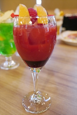 画像ギャラリー No.025のサムネイル画像 / カプコンカフェ「デビル メイ クライ」シリーズ20周年記念コラボ試食レポート。歴代キャラクターたちがデフォルメされてグッズに!