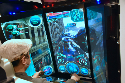 画像ギャラリー No.014のサムネイル画像 / 「機動戦士ガンダム 戦場の絆II」試遊レポート&プロデューサーインタビュー。開放型の新筐体で,MSによる迫力のバトルが展開