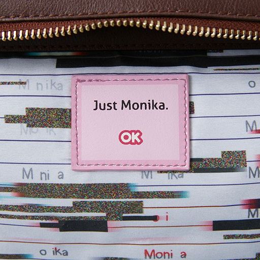 画像ギャラリー No.003のサムネイル画像 / “Just Monika.”のタグが内装に。「ドキドキ文芸部!」の腕時計やトートバッグ,長財布が成約型受注商品として登場