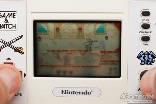 画像ギャラリー No.033のサムネイル画像 / 「ゲーム&ウオッチ ゼルダの伝説」を“1989年のGame & Watch ZELDA”とともに遊ぶ。新世代G&Wは,時計としての使いやすさにも満足