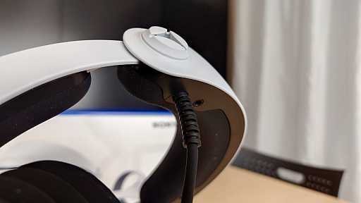 画像ギャラリー No.015のサムネイル画像 / PlayStation VR2が編集部に到着! 気になるヘッドセットの重量や細部の仕様をチェックしてみた