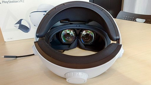 画像ギャラリー No.050のサムネイル画像 / PlayStation VR2が編集部に到着! 気になるヘッドセットの重量や細部の仕様をチェックしてみた
