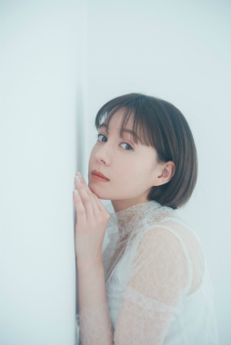 画像ギャラリー No.007のサムネイル画像 / 「エボニー - 王の帰還」,トリンドル玲奈さんが出演するWebCMのメイキングを公開