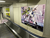 画像ギャラリー No.033のサムネイル画像 / 「ソウルハッカーズ2」，JR秋葉原駅でポスタージャックを開始。クロス新宿ビジョンでスペシャル3D映像が8月23日から上映に