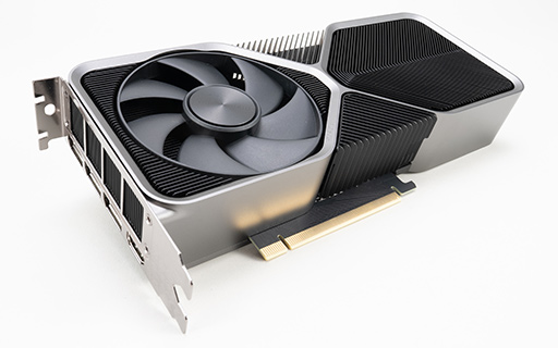 画像ギャラリー No.002のサムネイル画像 / 期待のミドルハイクラスGPU「GeForce RTX 4070」を検証。RTX 3080並みの性能で消費電力を大幅に低減