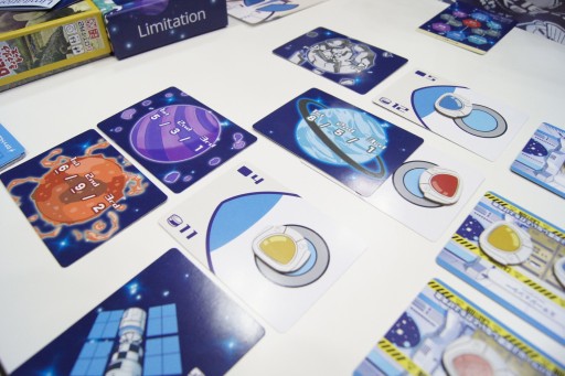 画像ギャラリー No.009のサムネイル画像 / ついに試遊卓が復活した「ゲームマーケット2022秋」。会場で遊べた新作タイトルから，オススメ6作をまとめて紹介