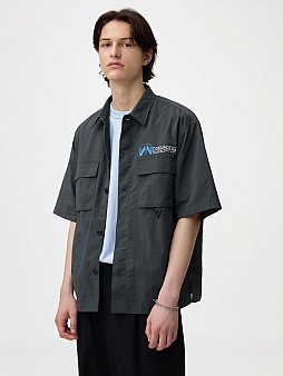画像ギャラリー No.005のサムネイル画像 / 「DEATH STRANDING 2: ON THE BEACH」GUコラボコレクションを6月13日に発売。サムが所属する部隊「DRAWBRIDGE」などをイメージ