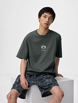 画像ギャラリー No.006のサムネイル画像 / 「DEATH STRANDING 2: ON THE BEACH」GUコラボコレクションを6月13日に発売。サムが所属する部隊「DRAWBRIDGE」などをイメージ