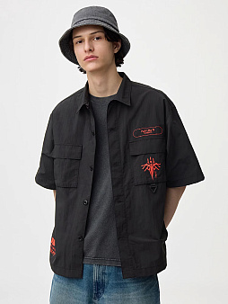 画像ギャラリー No.011のサムネイル画像 / 「DEATH STRANDING 2: ON THE BEACH」GUコラボコレクションを6月13日に発売。サムが所属する部隊「DRAWBRIDGE」などをイメージ