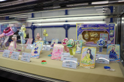 画像ギャラリー No.028のサムネイル画像 / 2m超の特大ムギちゃんやステージイベントで大盛り上がり！　「アイプリワールド2025」をレポート