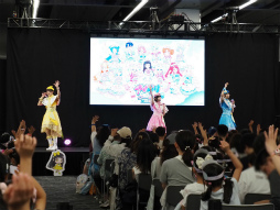 画像ギャラリー No.039のサムネイル画像 / 2m超の特大ムギちゃんやステージイベントで大盛り上がり！　「アイプリワールド2025」をレポート