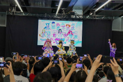 画像ギャラリー No.047のサムネイル画像 / 2m超の特大ムギちゃんやステージイベントで大盛り上がり！　「アイプリワールド2025」をレポート
