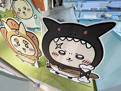 画像ギャラリー No.048のサムネイル画像 / 恐竜とアリスなちいかわたちがやってきた! 「ちいかわぽけっと」公式グッズ第3弾が本日発売。池袋のPOP UP STOREをひと足先に見てきたゾーイ