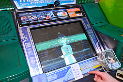 画像ギャラリー No.054のサムネイル画像 / アイマス20周年にアケマス初体験! 初代「THE IDOLM@STER」を学マスPが遊び,時代を越えて“アイ”される,原点を知る
