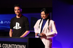 画像ギャラリー No.016のサムネイル画像 / PlayStation 4のカウントダウンイベントが銀座で開催。多数のゲームクリエイターや著名人が集結した会場の模様をレポート