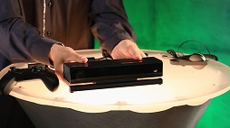 画像ギャラリー No.003のサムネイル画像 / Xbox広報担当“メイジャー・ネルソン”による，Xbox Oneの製品ボックスを開封する動画が公開