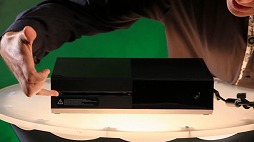 画像ギャラリー No.005のサムネイル画像 / Xbox広報担当“メイジャー・ネルソン”による，Xbox Oneの製品ボックスを開封する動画が公開