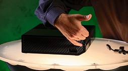 画像ギャラリー No.006のサムネイル画像 / Xbox広報担当“メイジャー・ネルソン”による，Xbox Oneの製品ボックスを開封する動画が公開
