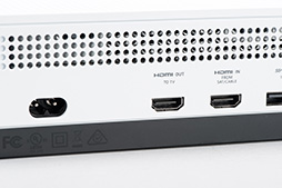 画像ギャラリー No.015のサムネイル画像 / 「Xbox One S」分解レポート。内部構造のシンプルさは維持しつつ，カスタムAPUの低消費電力効果を小型化に活かしたマシンだった