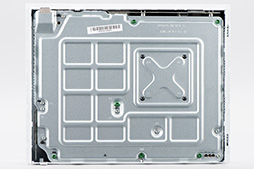 画像ギャラリー No.028のサムネイル画像 / 「Xbox One S」分解レポート。内部構造のシンプルさは維持しつつ，カスタムAPUの低消費電力効果を小型化に活かしたマシンだった