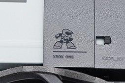 画像ギャラリー No.043のサムネイル画像 / 「Xbox One S」分解レポート。内部構造のシンプルさは維持しつつ，カスタムAPUの低消費電力効果を小型化に活かしたマシンだった