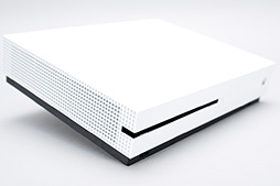 画像ギャラリー No.065のサムネイル画像 / 「Xbox One S」分解レポート。内部構造のシンプルさは維持しつつ，カスタムAPUの低消費電力効果を小型化に活かしたマシンだった