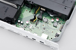 画像ギャラリー No.067のサムネイル画像 / 「Xbox One S」分解レポート。内部構造のシンプルさは維持しつつ，カスタムAPUの低消費電力効果を小型化に活かしたマシンだった