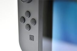 画像ギャラリー No.014のサムネイル画像 / 写真で見る「Nintendo Switch」。本体やドックだけでなく,専用ゲームパッド「Joy-Con」にも注目せよ