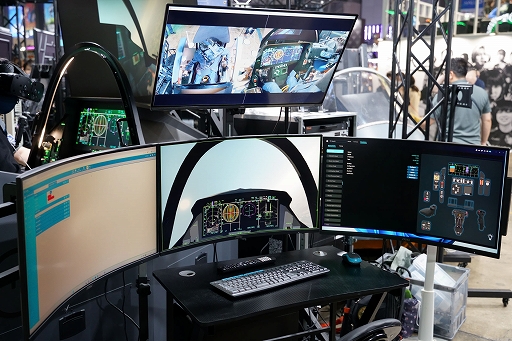 画像ギャラリー No.014のサムネイル画像 / 本格フライトシムは分かるけど，最新鋭「F-35」の軍用シミュレータがなぜ？ RAZBAM JAPANブースでは，憧れの空をちょっと身近に感じた［TGS2026］