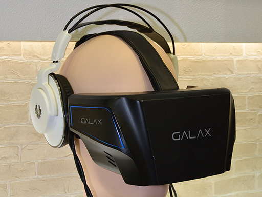 画像ギャラリー No.003のサムネイル画像 / ［COMPUTEX］変なアイテムを毎年連発するGALAXY。2015年の目玉は独自開発のVR対応HMD「GALAX VISION」だ