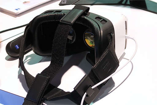 画像ギャラリー No.008のサムネイル画像 / ［CES 2018］スマートフォンでPC用のSteamVRアプリを動かせる!? ユニークなZEISS製VRゴーグル「VR ONE Connect」を試してみた