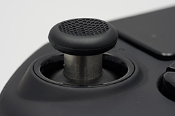 画像ギャラリー No.013のサムネイル画像 / カスタマイズ可能なPC＆PS4用ゲームパッド「Revolution Pro Controller 2」レビュー。4つの追加ボタンと調整可能なアナログスティックが魅力