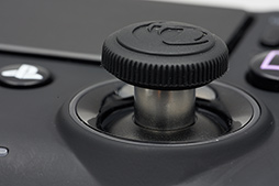 画像ギャラリー No.014のサムネイル画像 / カスタマイズ可能なPC＆PS4用ゲームパッド「Revolution Pro Controller 2」レビュー。4つの追加ボタンと調整可能なアナログスティックが魅力