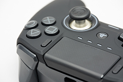 画像ギャラリー No.010のサムネイル画像 / PC&PS4用ゲームパッド「Revolution Unlimited Pro Controller」レビュー。カスタマイズ可能なゲームパッド新製品の進化点をチェック