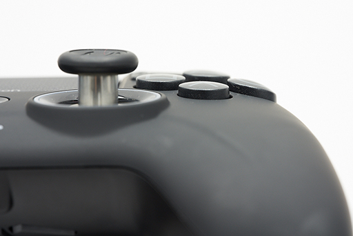 画像ギャラリー No.019のサムネイル画像 / PC&PS4用ゲームパッド「Revolution Unlimited Pro Controller」レビュー。カスタマイズ可能なゲームパッド新製品の進化点をチェック