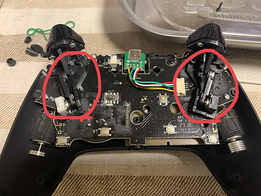 画像ギャラリー No.022のサムネイル画像 / PC&PS4用ゲームパッド「Revolution Unlimited Pro Controller」レビュー。カスタマイズ可能なゲームパッド新製品の進化点をチェック