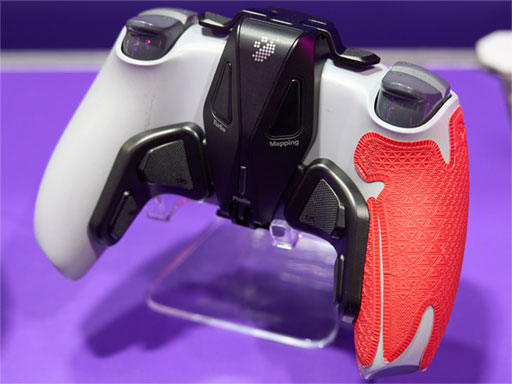 画像ギャラリー No.009のサムネイル画像 / 発売されたばかりの最新ゲームパッド「Xeno Pro」をLeadJoyブースでチェック。見覚えのあるアタッチメントとの再会も