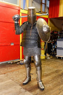 画像ギャラリー No.040のサムネイル画像 / 「DARK SOULS II」の剣術指導をしたジェイ・ノイズ氏に「騎士道剣術」を教えてもらった。中世文化を伝えるティンタジェルの門を叩く