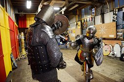 画像ギャラリー No.047のサムネイル画像 / 「DARK SOULS II」の剣術指導をしたジェイ・ノイズ氏に「騎士道剣術」を教えてもらった。中世文化を伝えるティンタジェルの門を叩く