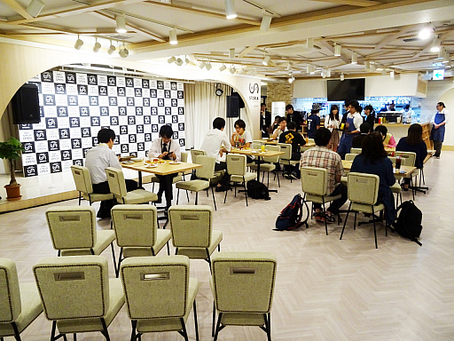 画像ギャラリー No.001のサムネイル画像 / ゲーム観戦の面白さを発信する「Theater Cafe & Dinning “STORIA”」のオープニングイベントをレポート
