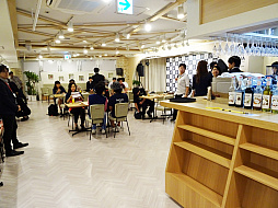 画像ギャラリー No.029のサムネイル画像 / ゲーム観戦の面白さを発信する「Theater Cafe & Dinning “STORIA”」のオープニングイベントをレポート