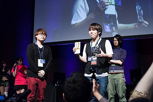 画像ギャラリー No.001のサムネイル画像 / 写真で振り返るEVO Japanプレ大会「賽[sài]」の2日間。メインタイトルの優勝者インタビューも掲載